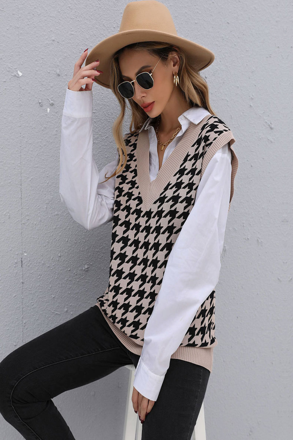 Perfee Houndstooth V-Neck Knit Vest