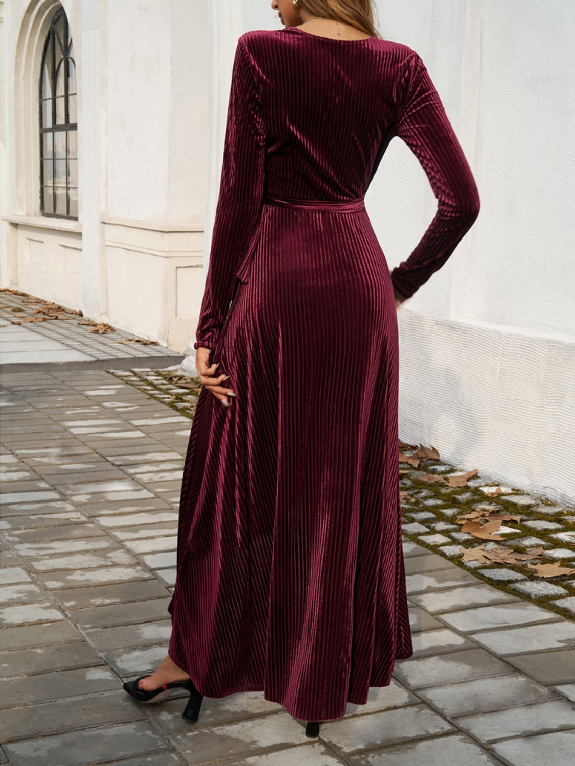 Madam Mysterium Long Sleeve Midi Dress